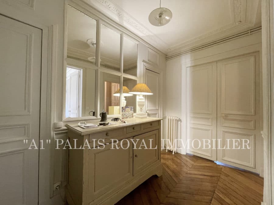 Paris 1 - Appartement 4 pièces - Traversant