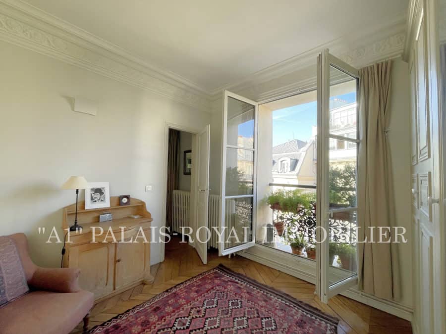Paris 1 - Appartement 4 pièces - Traversant