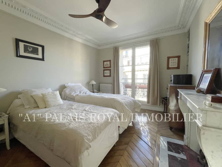 Paris 1 - Appartement 4 pièces - Traversant