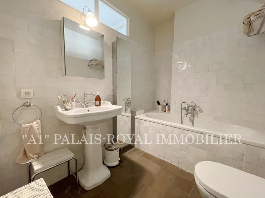 Paris 1 - Appartement 4 pièces - Traversant