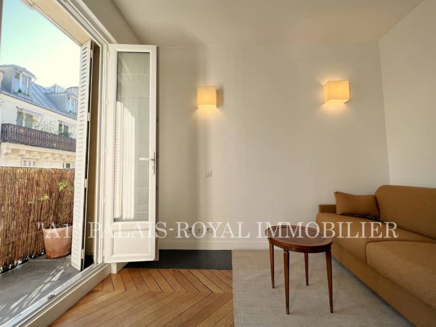 Paris 1er - Studio avec balcon