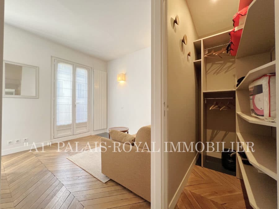 Paris 1er - Studio avec balcon